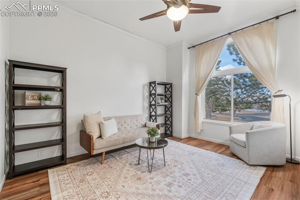 Image 6 of 50: Sitting Room