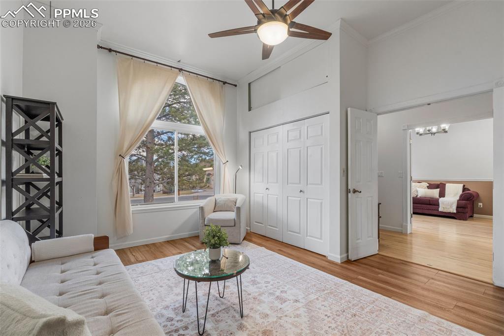 Image 7 of 50: Sitting Room