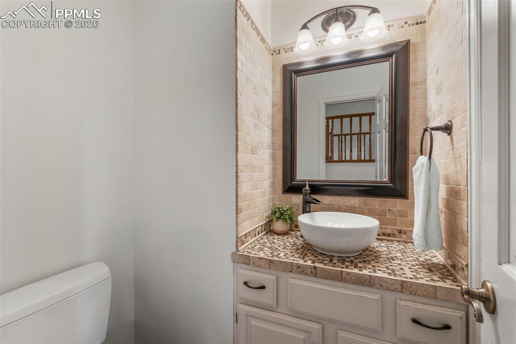 Image 9 of 50: Bathroom