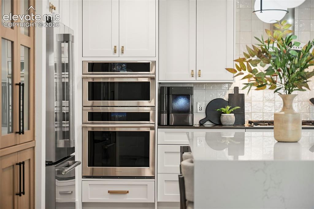 Image 12 of 50: Kitchen