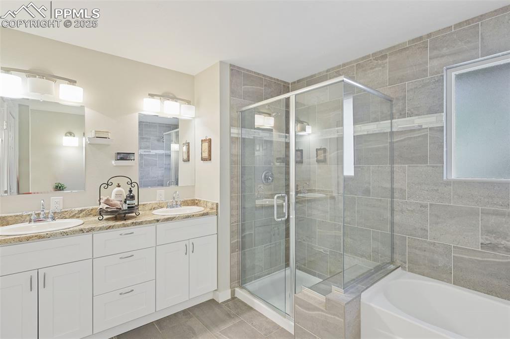 Image 13 of 24: Bathroom