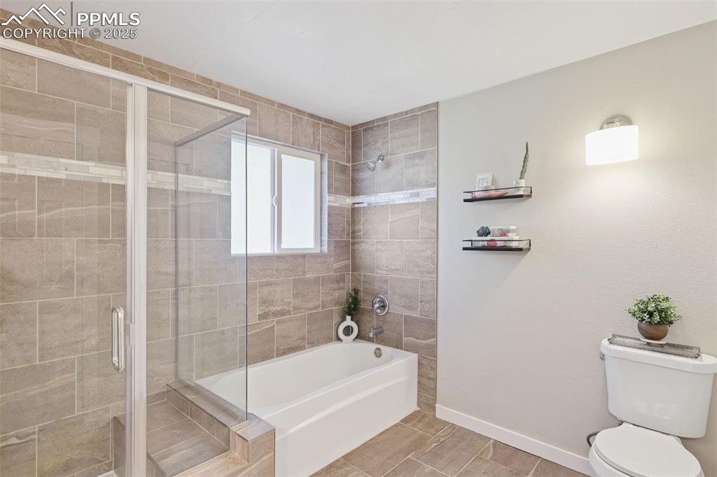 Image 14 of 24: Bathroom