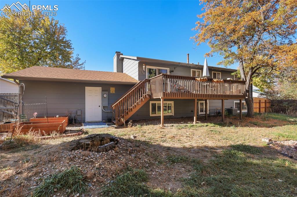 Image 24 of 24: Back of Structure