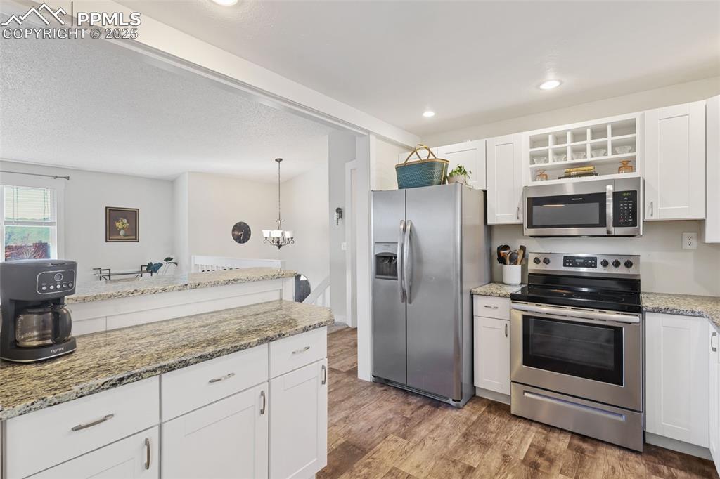 Image 8 of 24: Kitchen