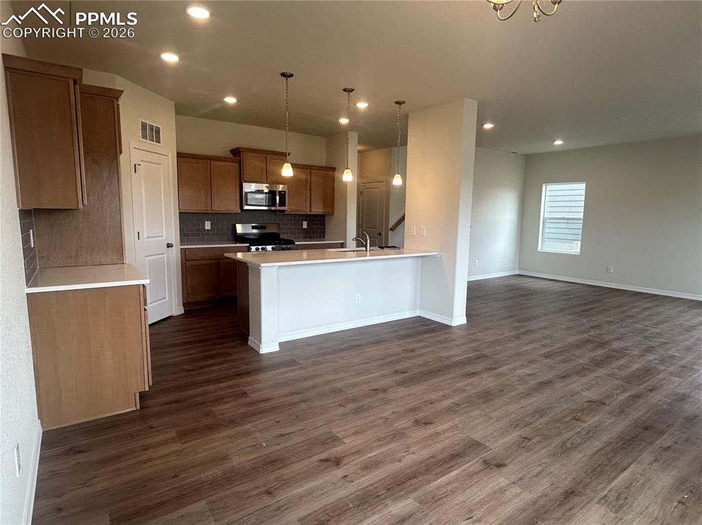 Image 6 of 14: Kitchen