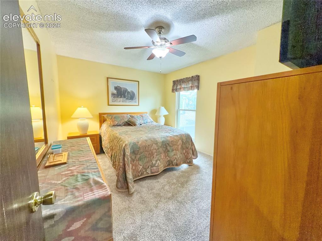 Image 12 of 18: Bedroom