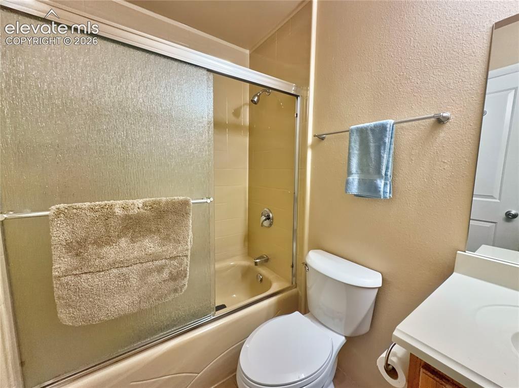 Image 15 of 18: Bathroom