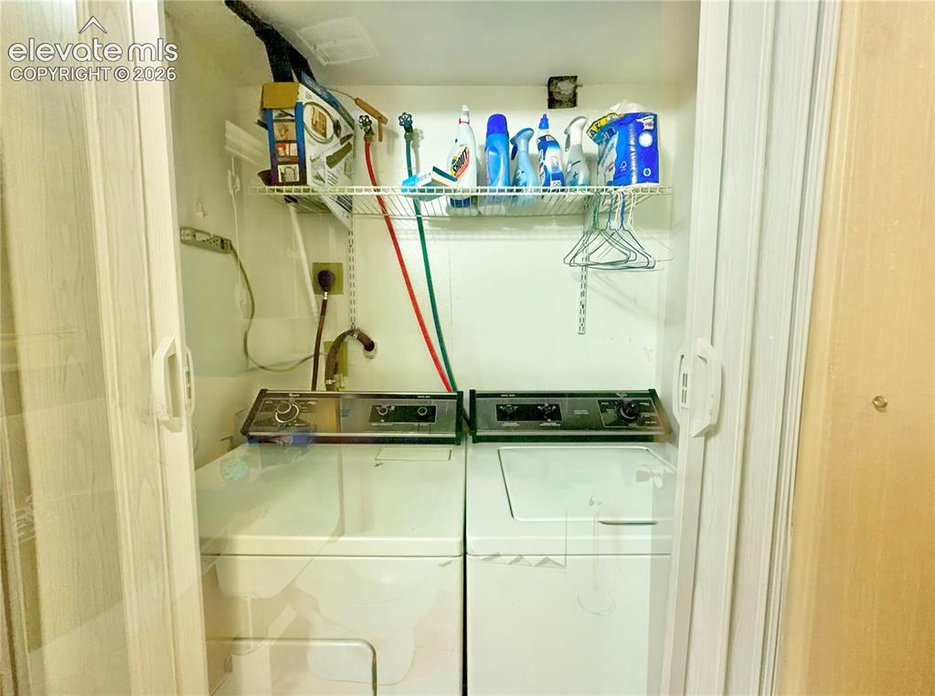 Image 18 of 18: Laundry