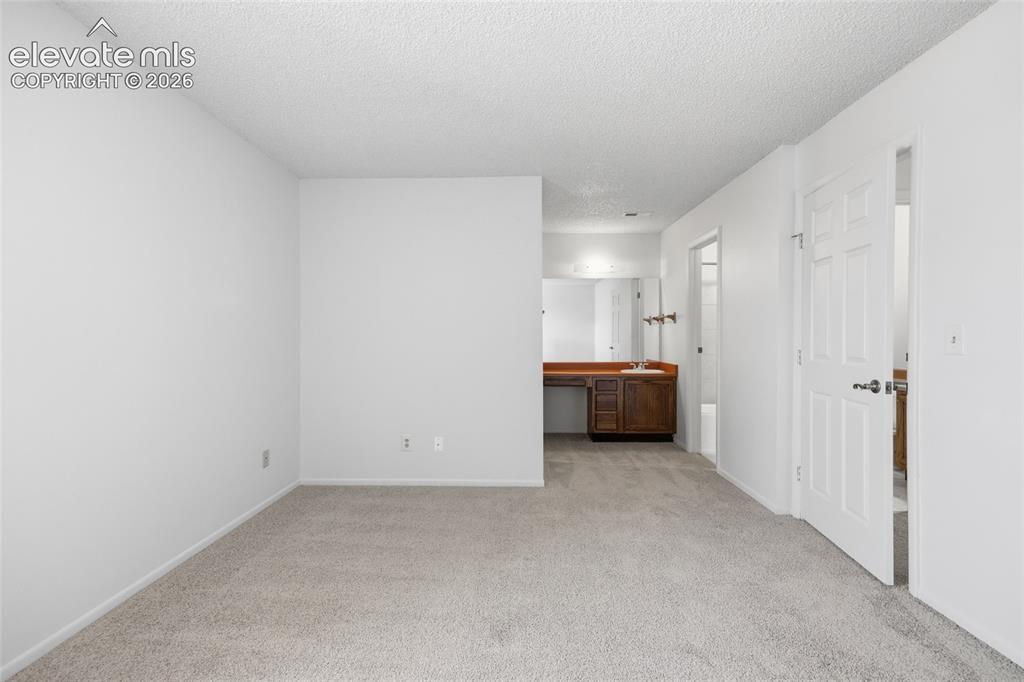 Image 16 of 32: Bedroom