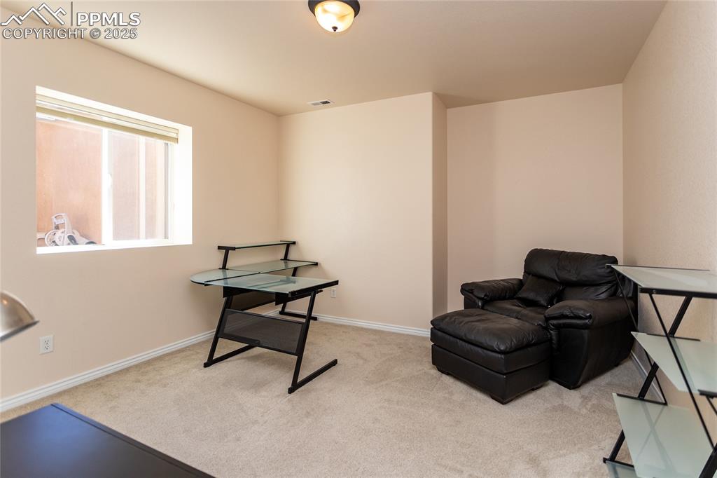 Image 22 of 30: Bedroom