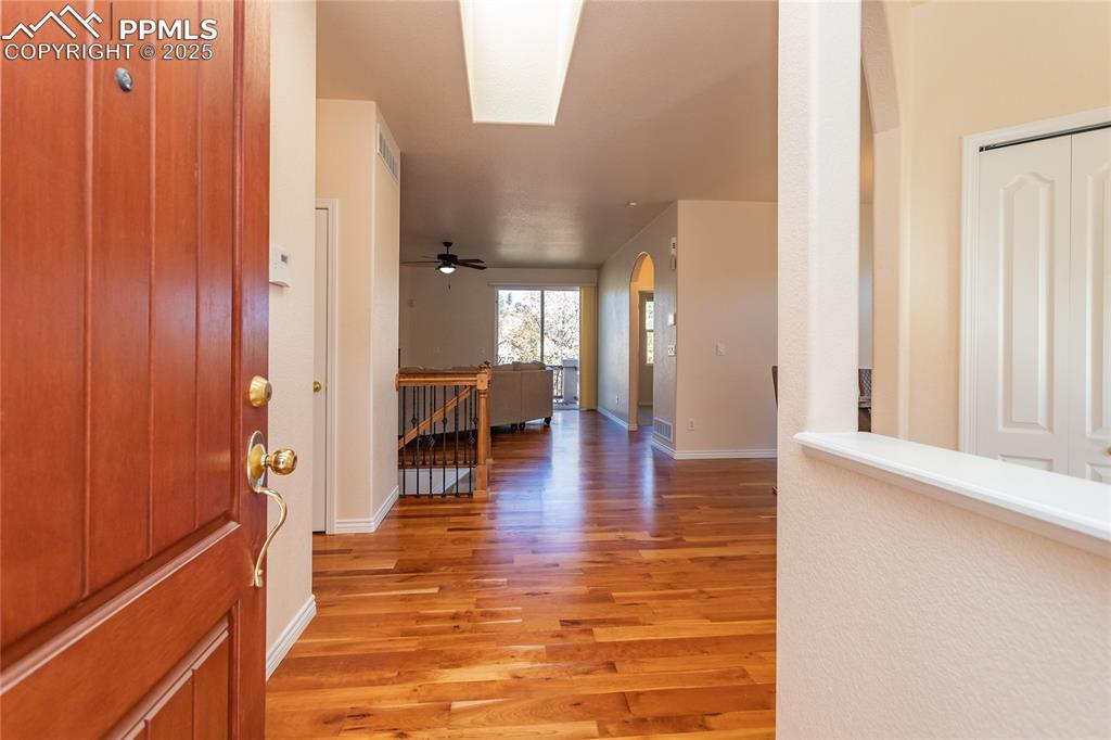 Image 3 of 30: Entry