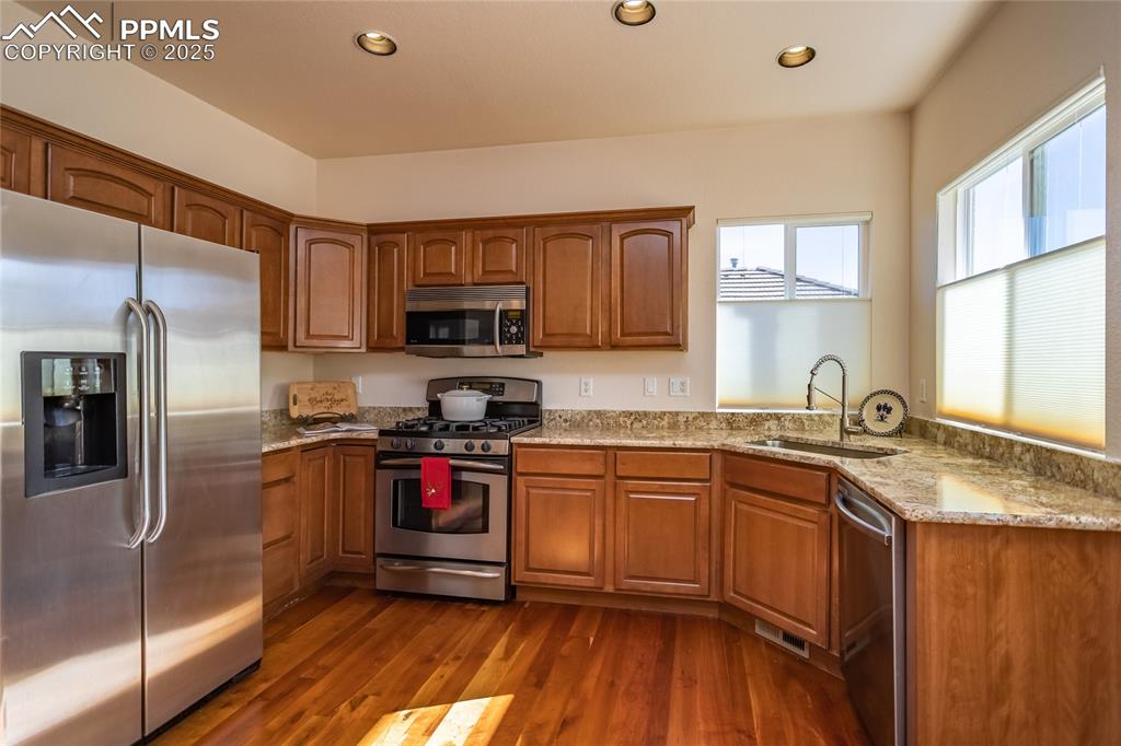 Image 5 of 30: Kitchen