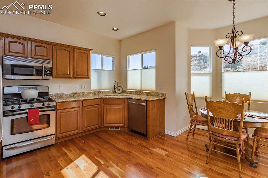 Image 6 of 30: Kitchen