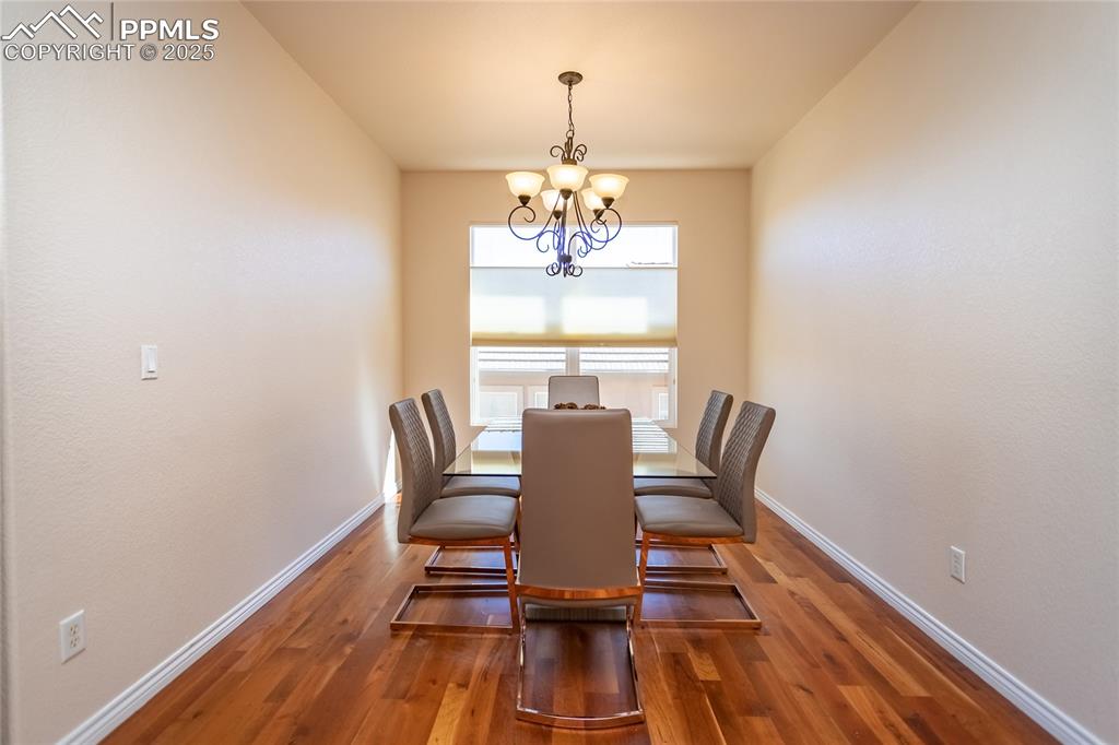 Image 8 of 30: Dining Area