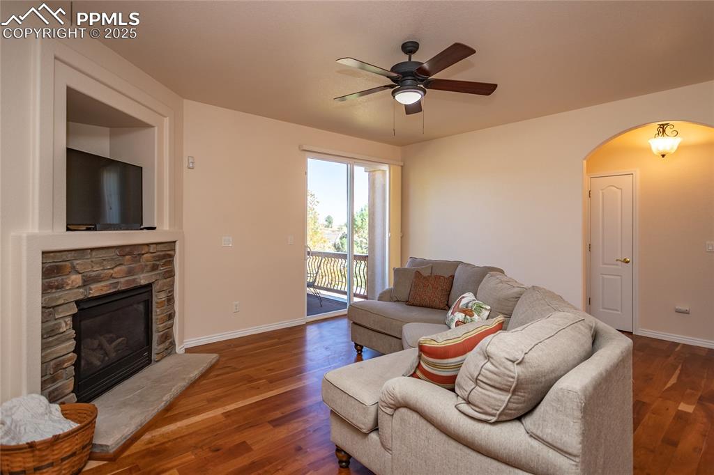 Image 9 of 30: Living Room