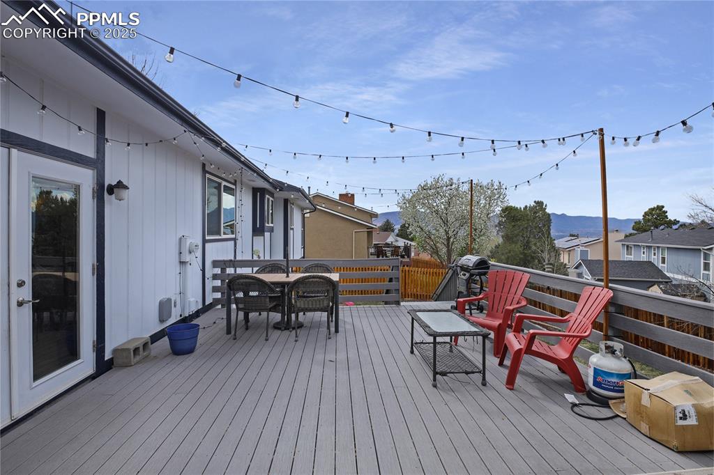 Image 4 of 27: Deck