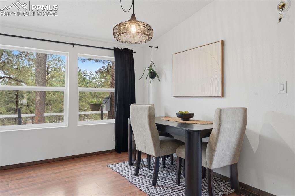 Image 18 of 48: Dining Area