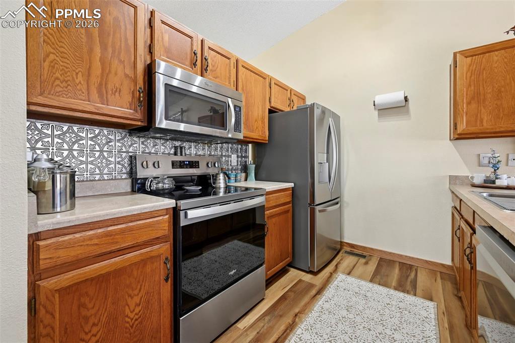 Image 5 of 34: Kitchen