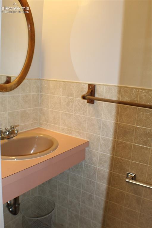Image 11 of 18: Half bathroom in Bedroom 2