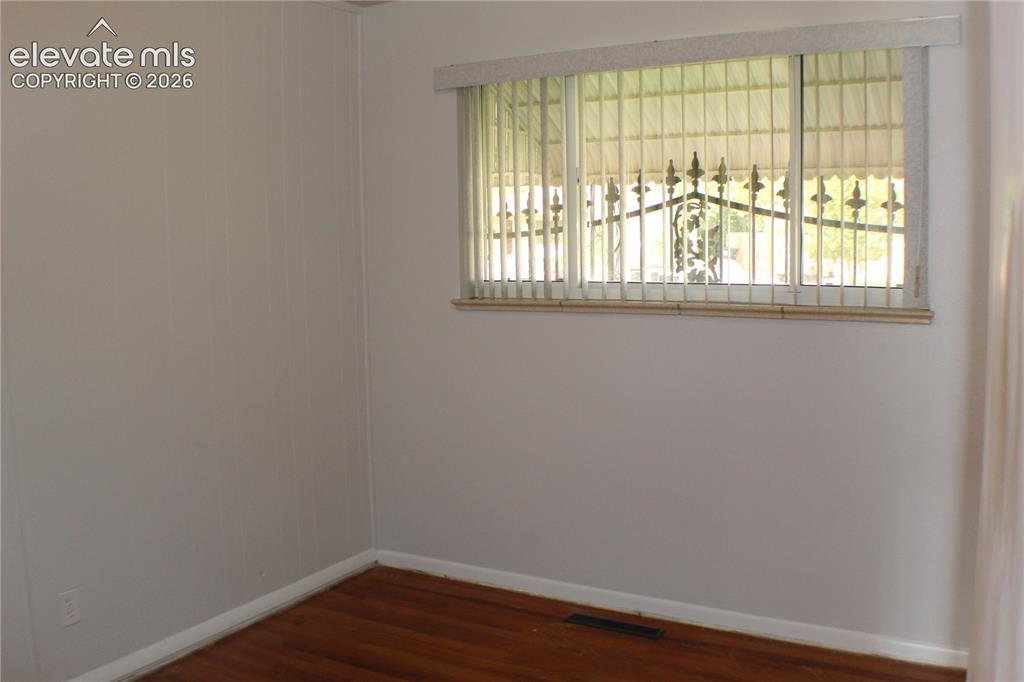 Image 12 of 18: Bedroom 3