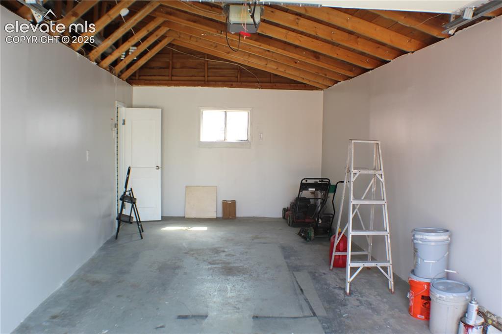 Image 16 of 18: 1 car detached garage