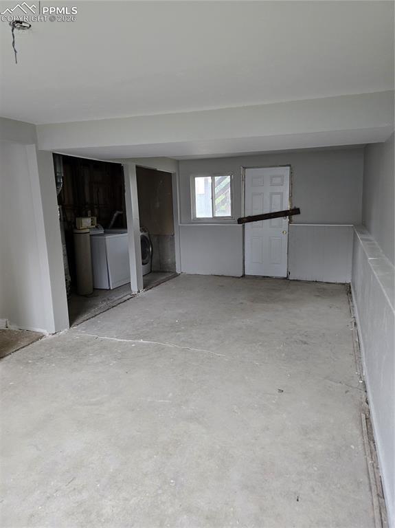 Image 11 of 19: Family Room