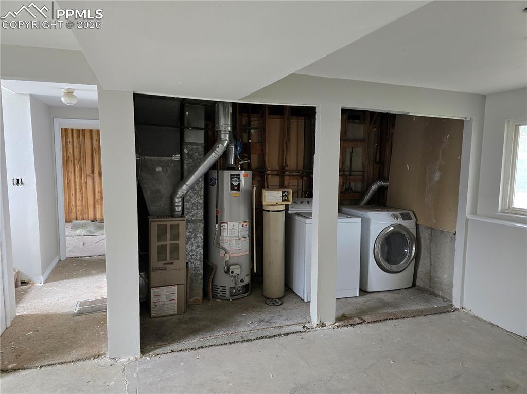 Image 12 of 19: Family Room