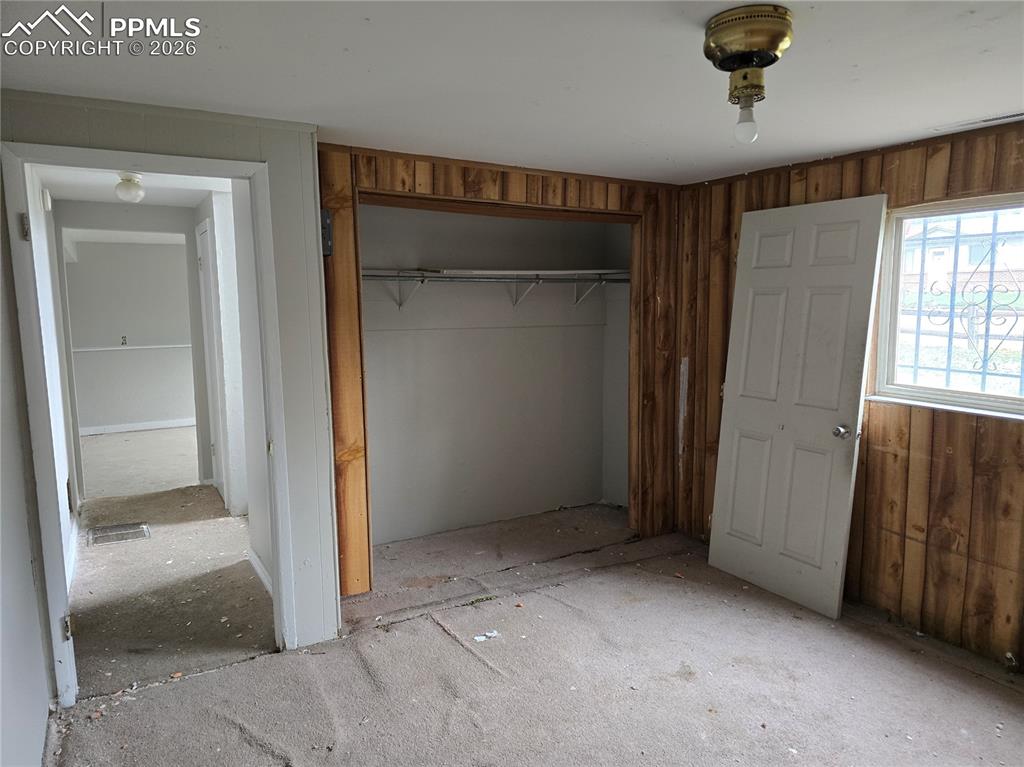 Image 15 of 19: Bedroom