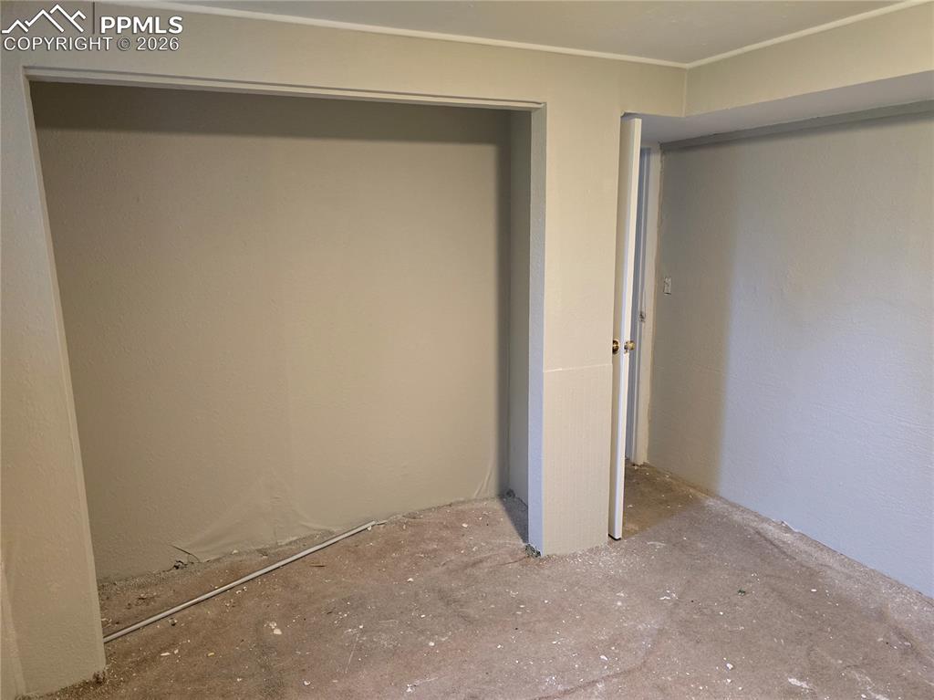 Image 18 of 19: Bedroom