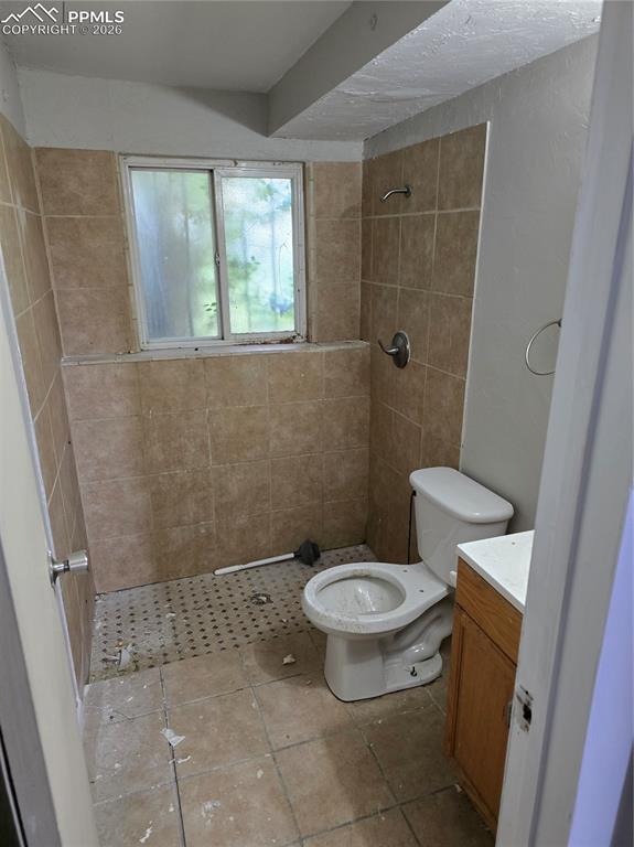 Image 19 of 19: Bedroom