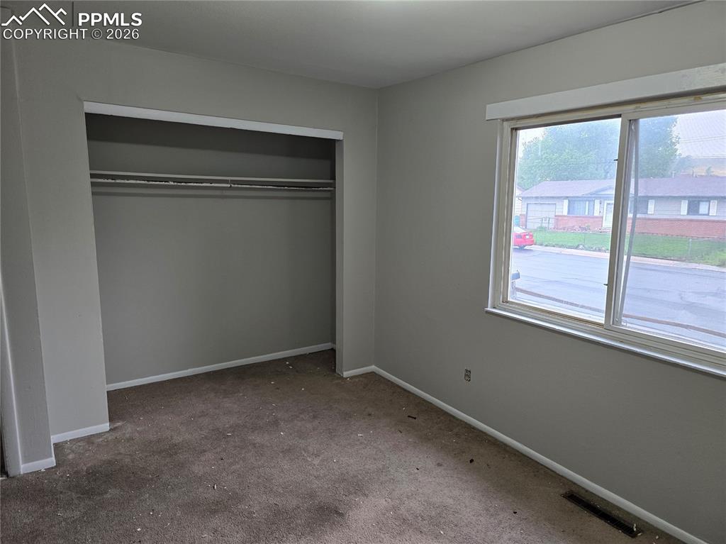 Image 4 of 19: Bedroom