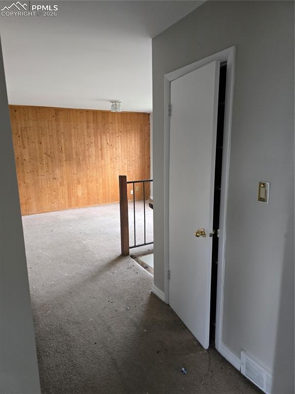 Image 8 of 19: Bedroom