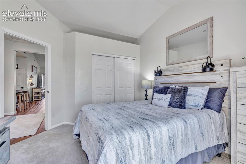 Image 18 of 26: The secondary bedroom