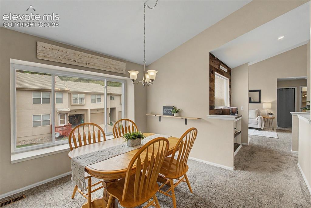 Image 16 of 43: Dining Area