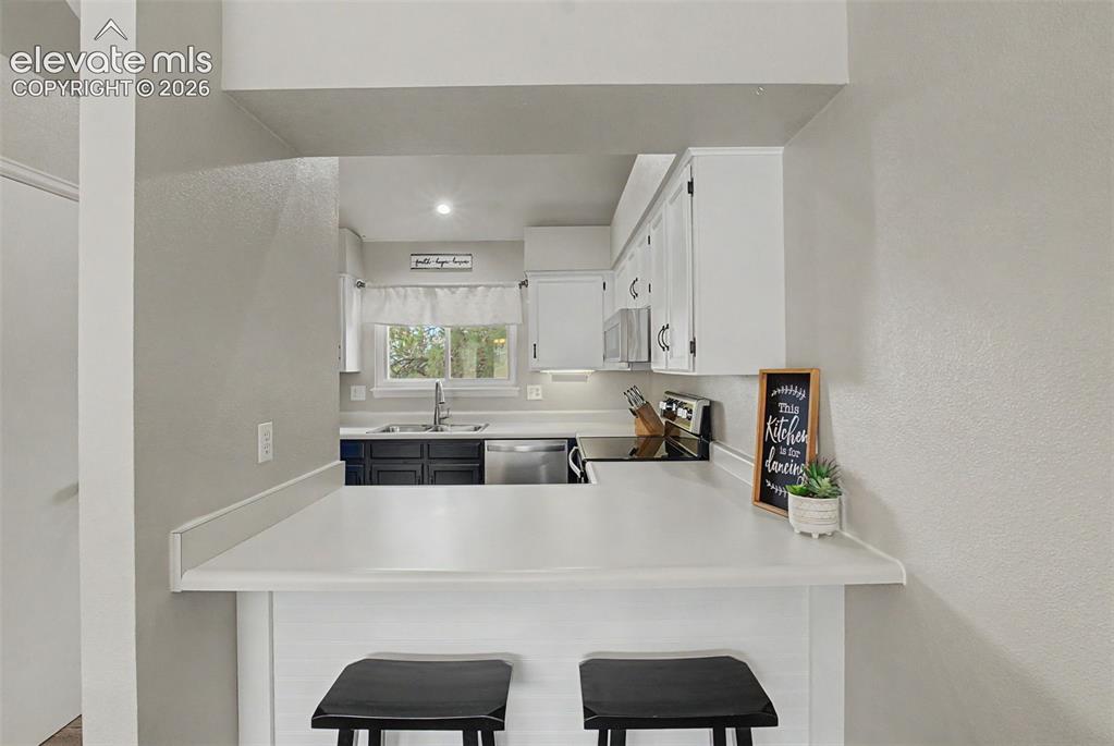 Image 18 of 43: Kitchen