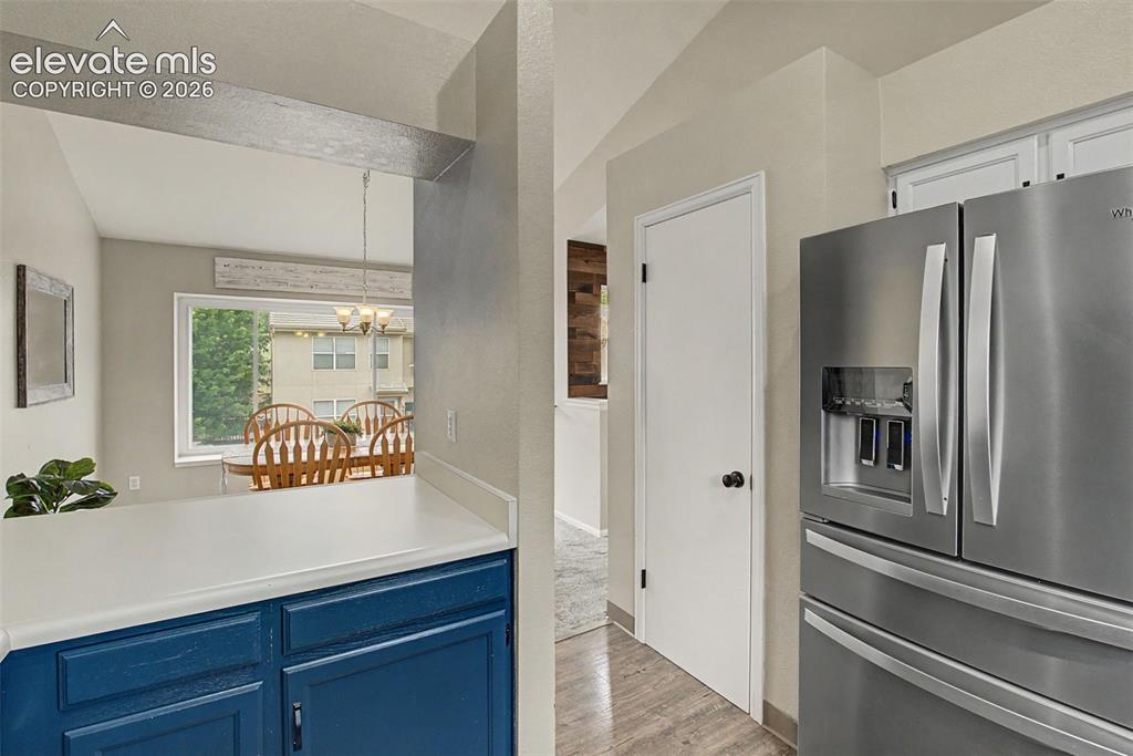 Image 19 of 43: Kitchen