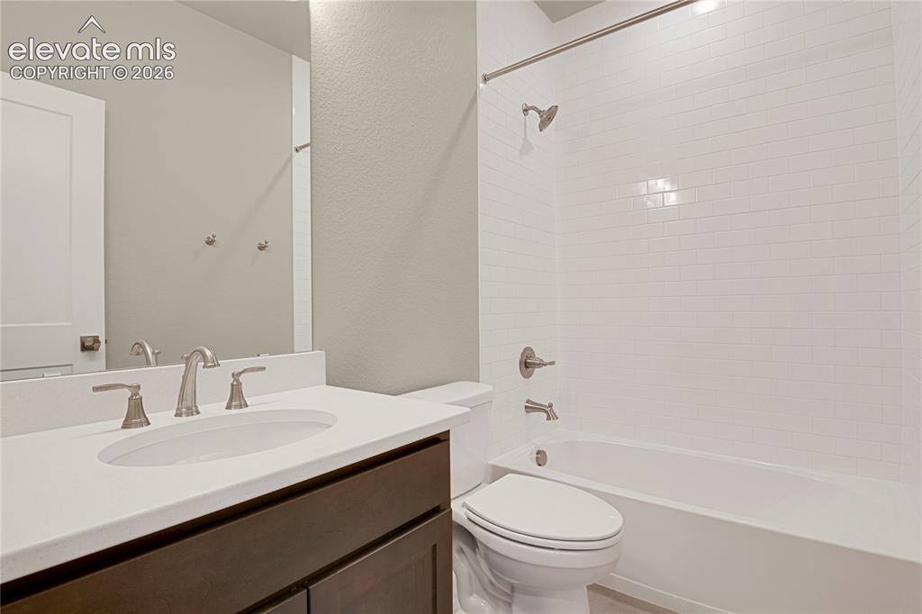 Image 18 of 42: Main level full guest bath