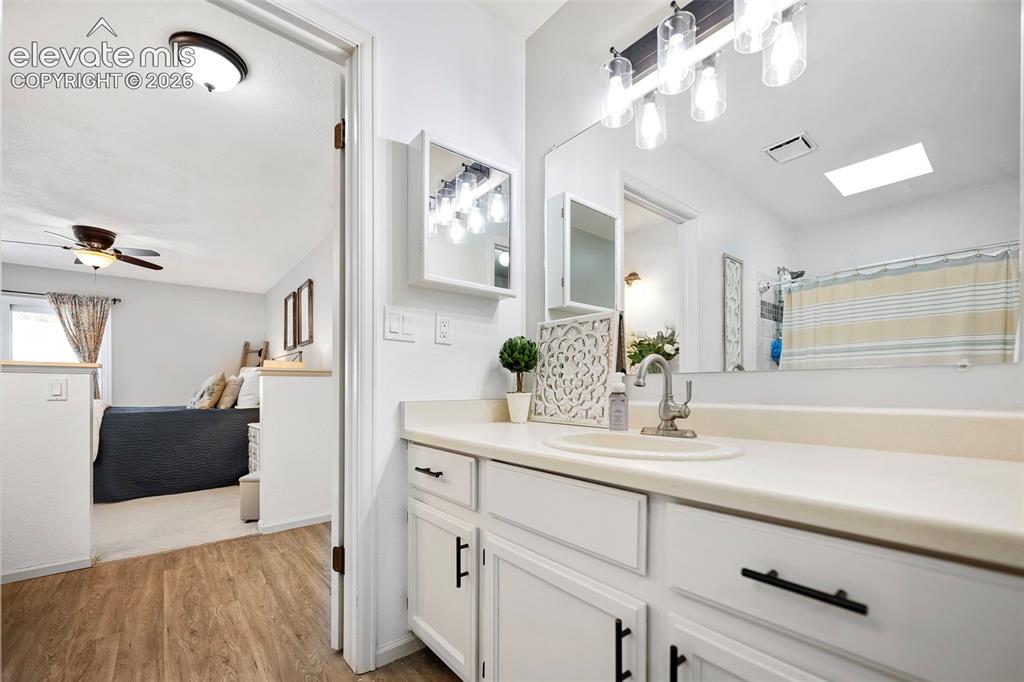 Image 15 of 24: Bathroom