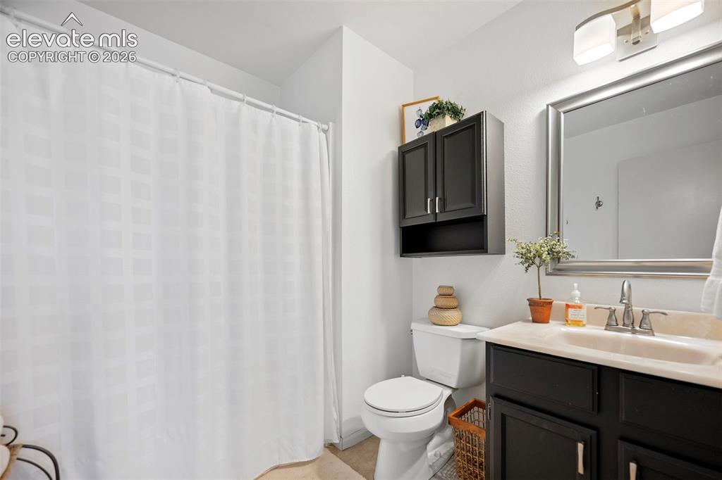 Image 20 of 24: Bathroom