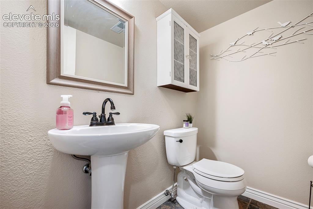 Image 5 of 24: Bathroom