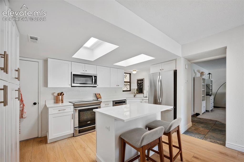 Image 8 of 24: Kitchen