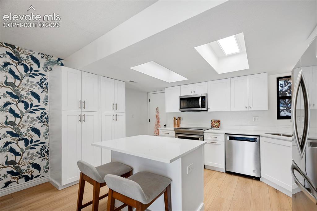 Image 9 of 24: Kitchen