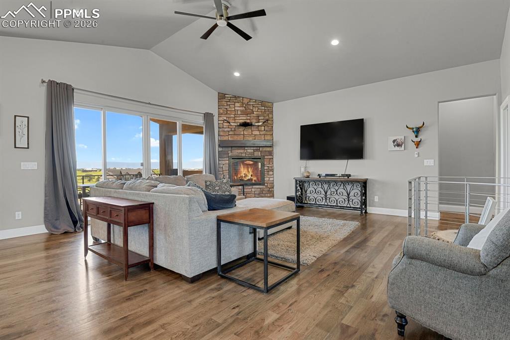 Image 14 of 43: Living Room