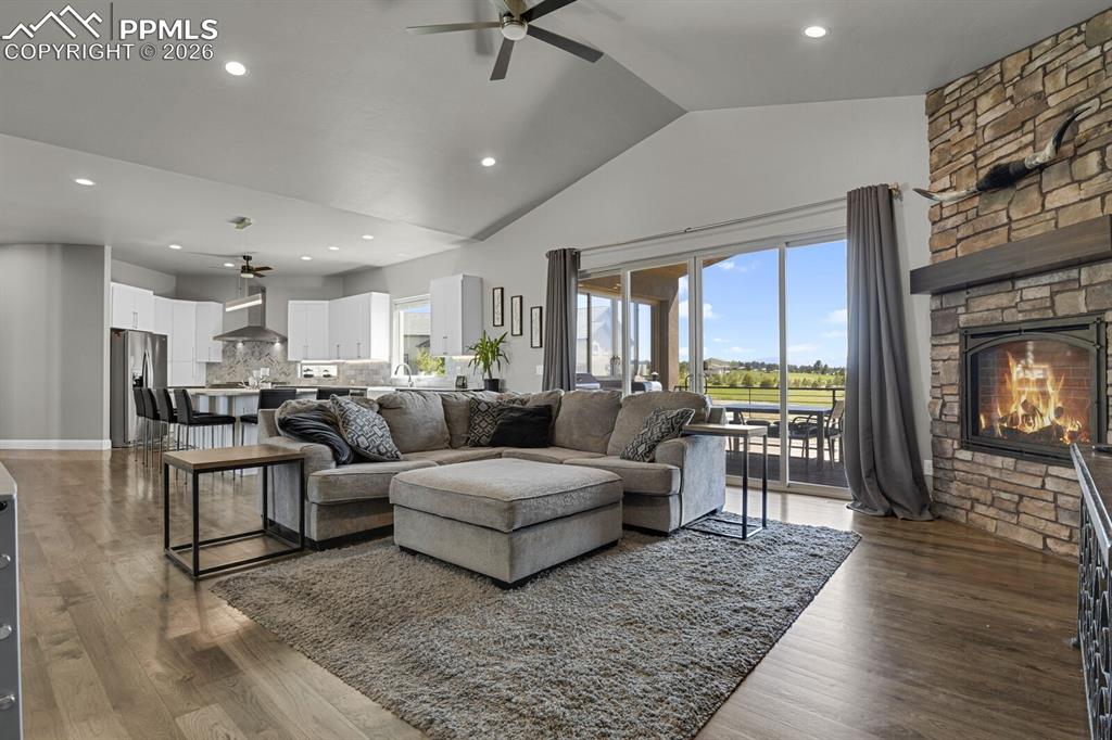 Image 15 of 43: Living Room