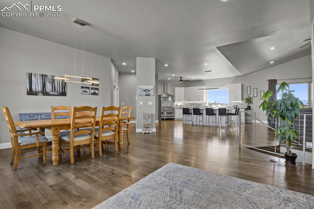 Image 19 of 43: Dining Area