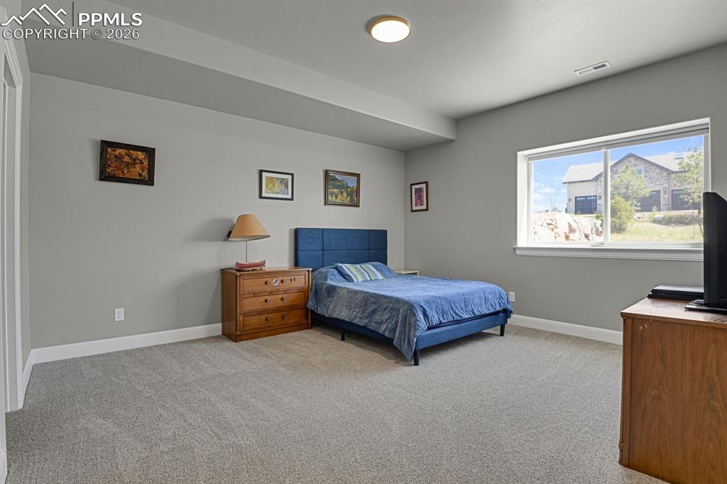 Image 31 of 43: bed5