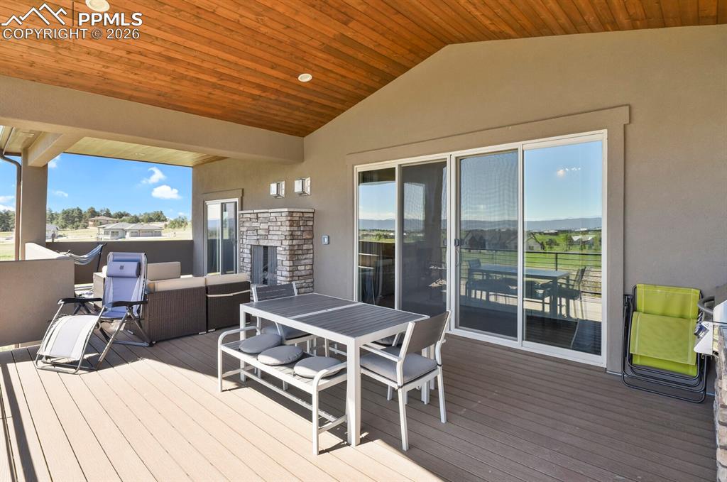 Image 35 of 43: Deck