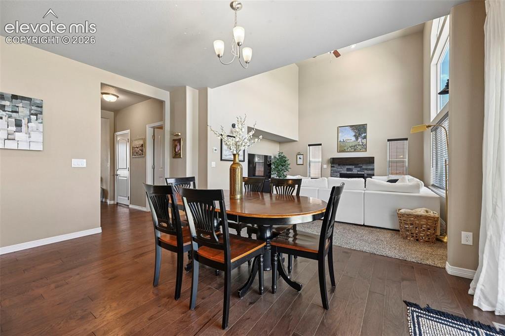 Image 10 of 40: Dining Area