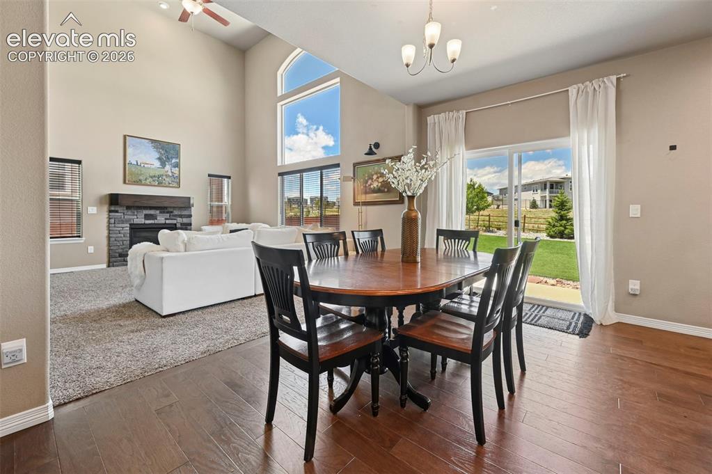 Image 11 of 40: Dining Area
