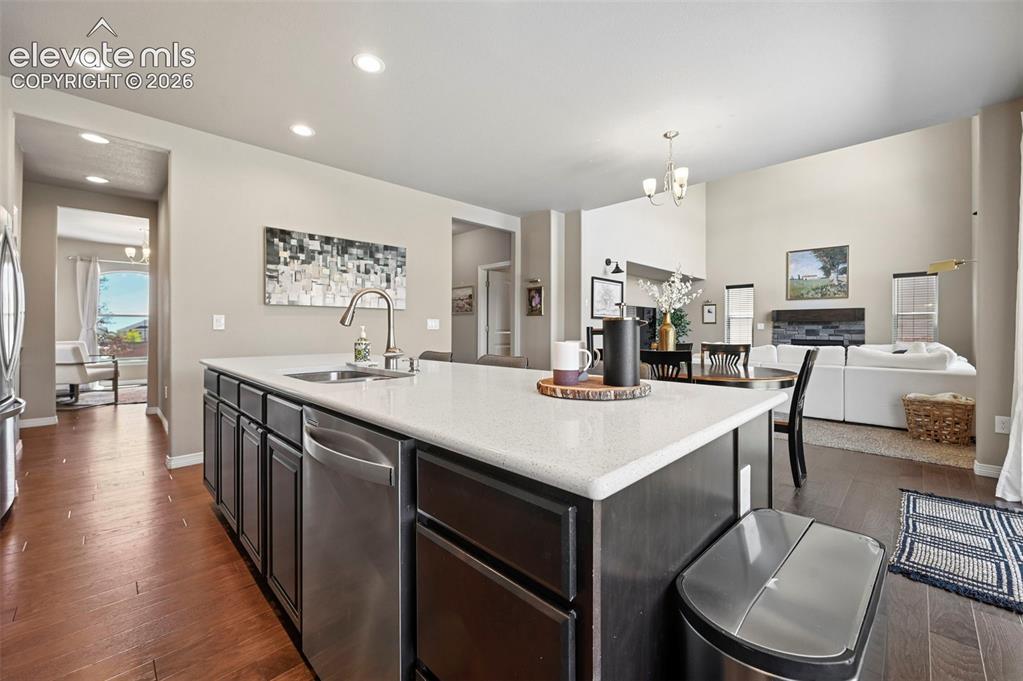 Image 7 of 40: Kitchen
